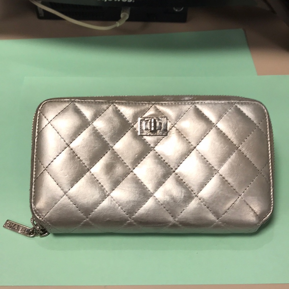 ✨Authentic Chanel silver quilted zip close wallet✨